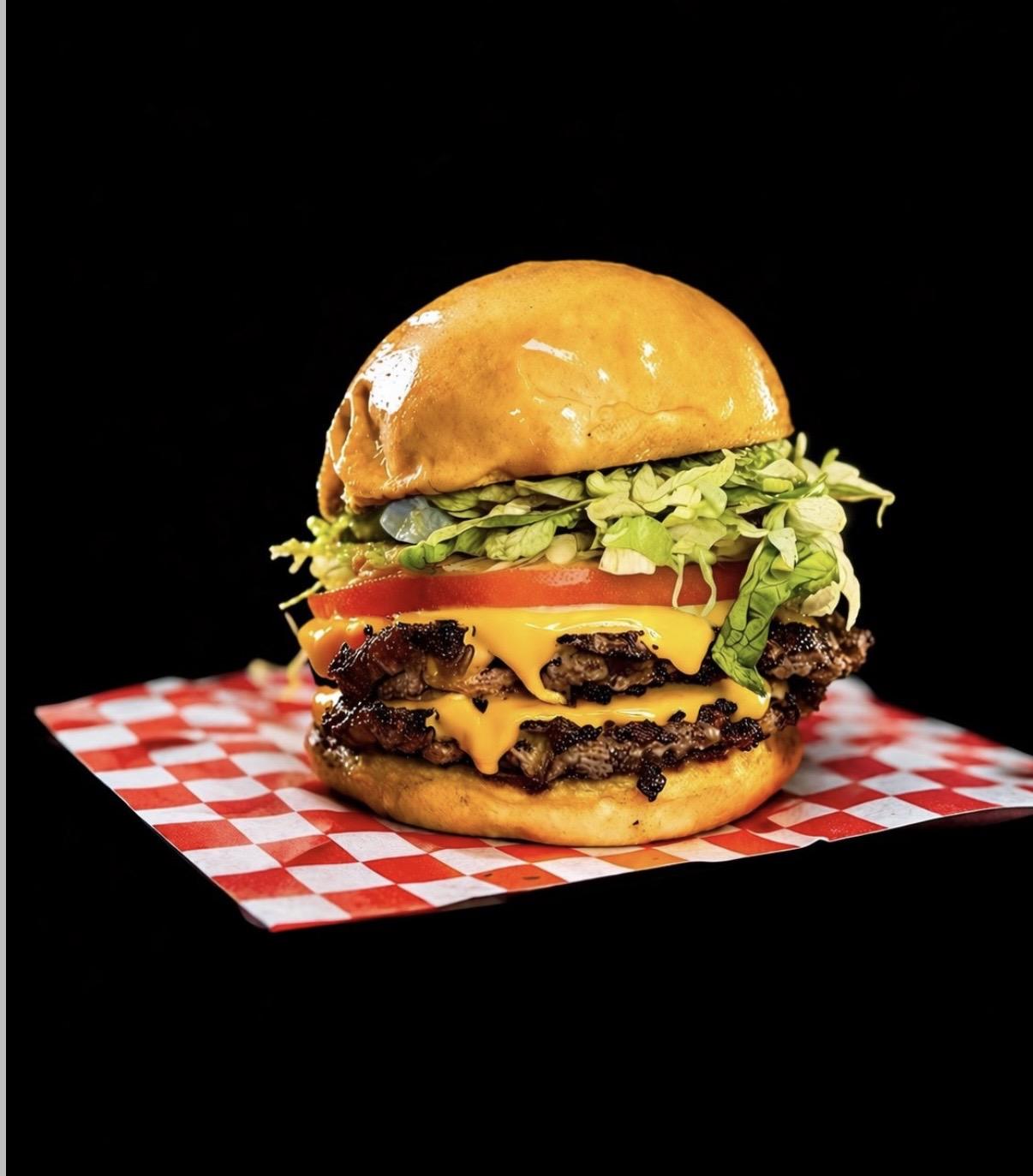TEIO'S - Hamburguesas caseras con papas fritas.